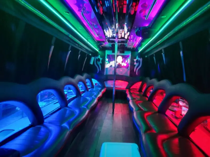 28-30 Pax Tsunami party bus